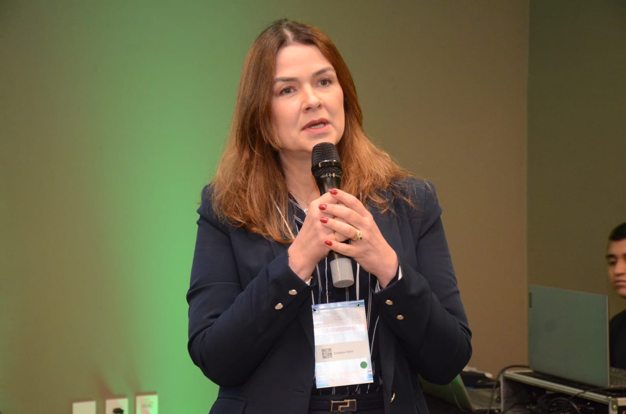 Cristina Hahn em palestra