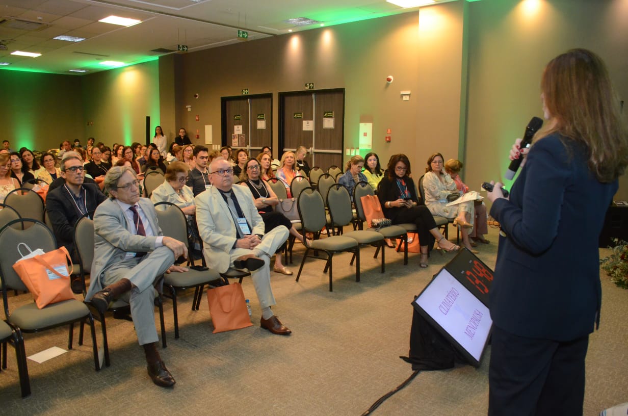 Cristina Hahn em palestra