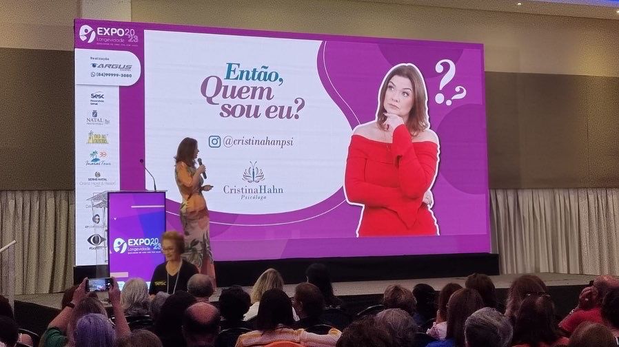 Cristina Hahn em palestra