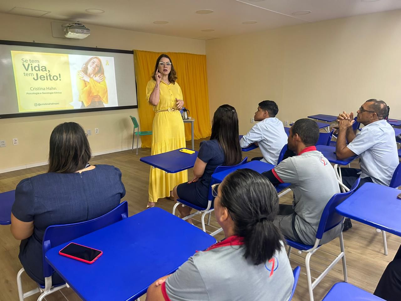 Cristina Hahn em palestra