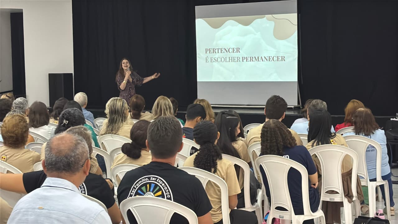 Cristina Hahn em palestra